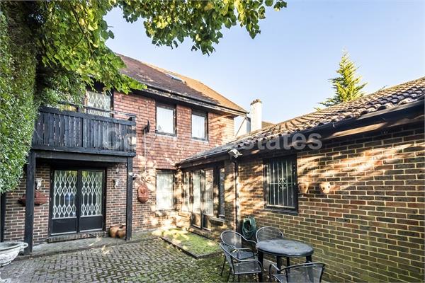 Highwood Hill, Mill Hill, NW7